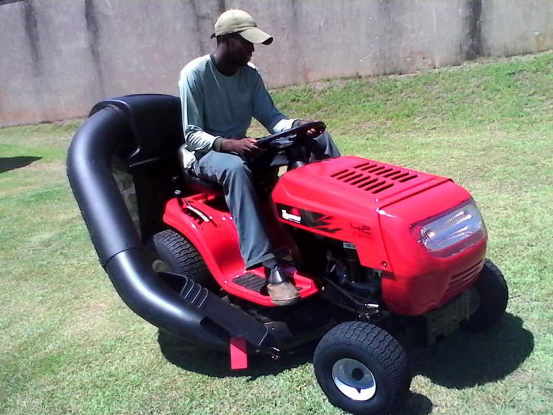 Mini Trator para Cortar Grama 18,5 hp